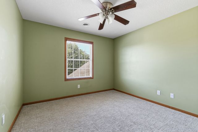 11 JACOB Drive, Eldridge, IA 52478