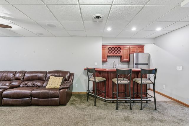 11 JACOB Drive, Eldridge, IA 52478
