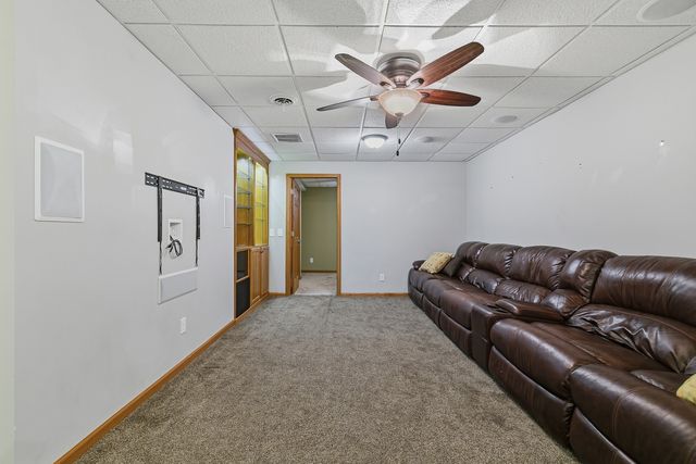 11 JACOB Drive, Eldridge, IA 52478