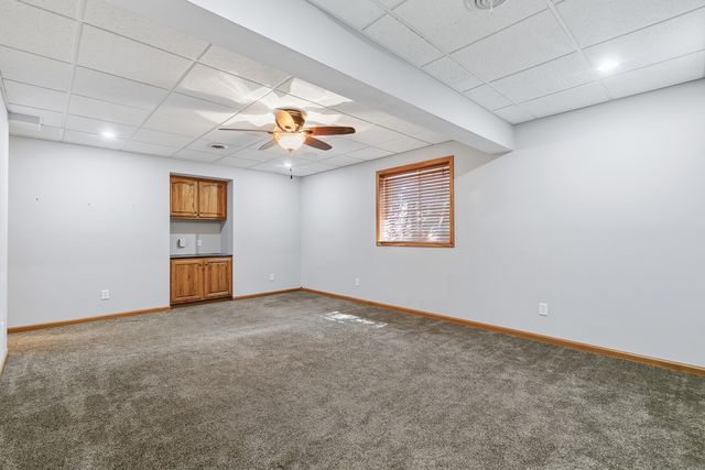 11 JACOB Drive, Eldridge, IA 52478