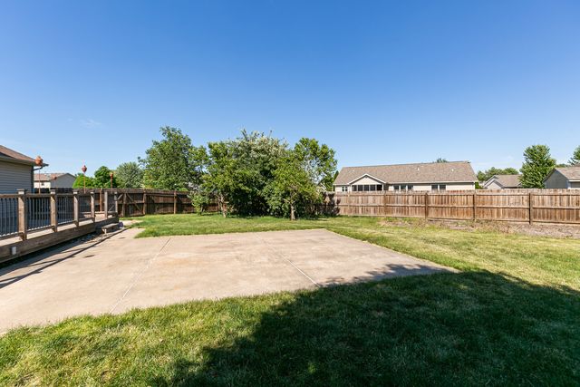11 JACOB Drive, Eldridge, IA 52478