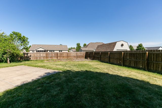 11 JACOB Drive, Eldridge, IA 52478