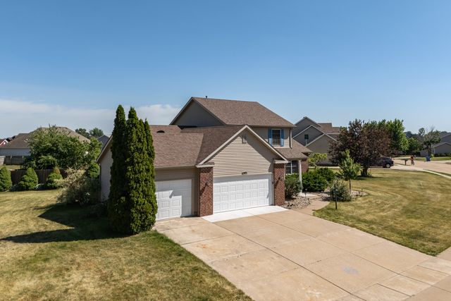 11 JACOB Drive, Eldridge, IA 52478