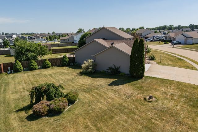 11 JACOB Drive, Eldridge, IA 52478