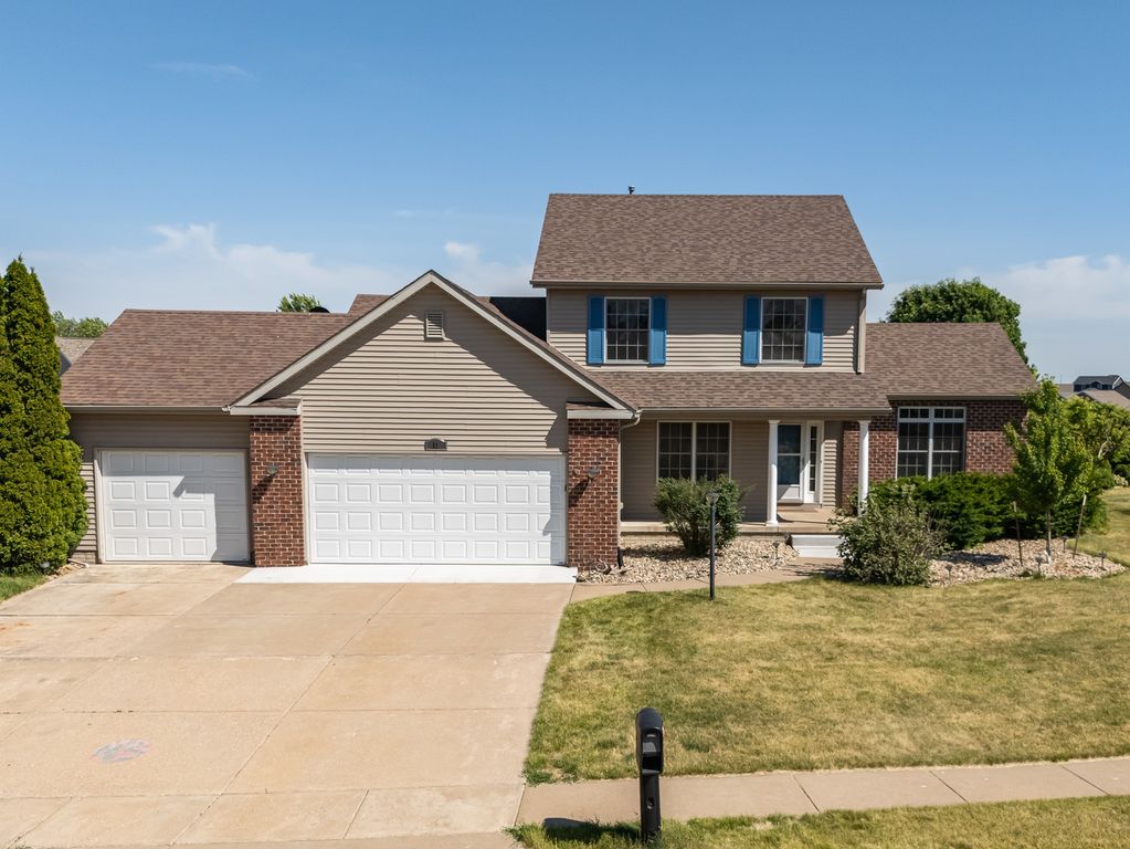 11 JACOB Drive, Eldridge, IA 52478