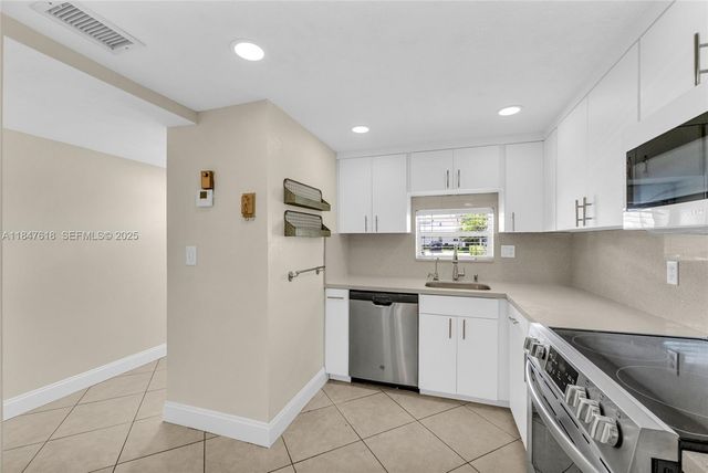 681 S Hollybrook Drive 109, Pembroke Pines, FL 33025