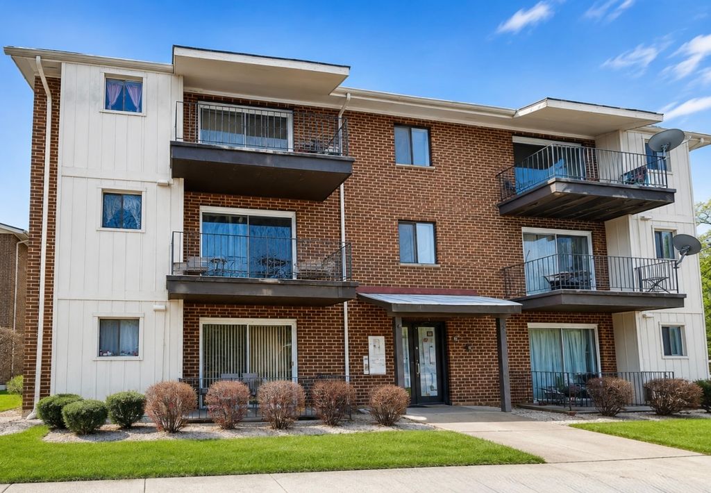 6329 175th Street 2N, Tinley Park, IL 60477