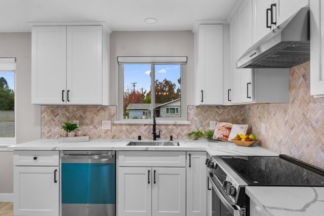 6200 Kiernan Dr, Carmichael, CA 95608