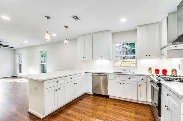 9531 Peninsula Drive, Dallas, TX 75218