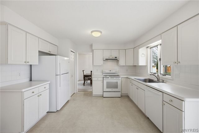 84 South Castlerock Lane, Amherst, NY 14051