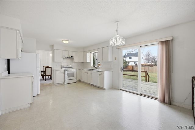 84 South Castlerock Lane, Amherst, NY 14051