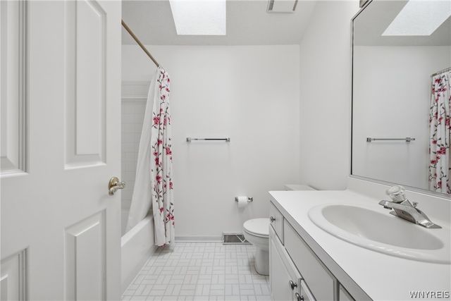 84 South Castlerock Lane, Amherst, NY 14051