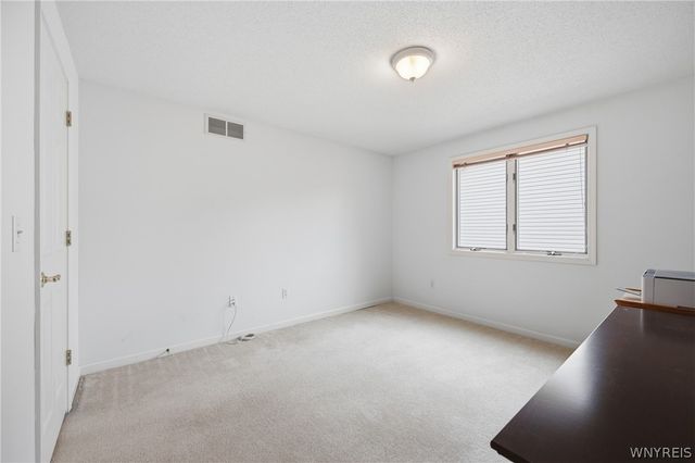 84 South Castlerock Lane, Amherst, NY 14051