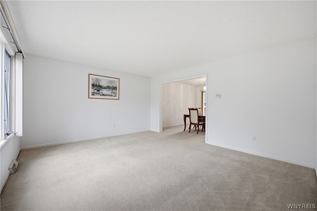 84 South Castlerock Lane, Amherst, NY 14051