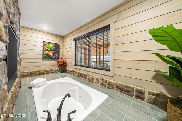 1104 Anastasia Way, Gatlinburg, TN 37738