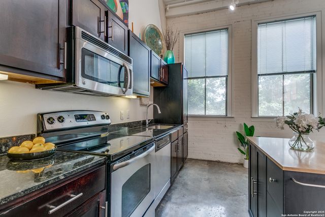 1401 S Flores St Apt 212, San Antonio, TX 78204