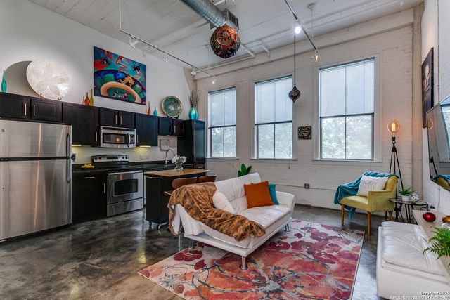 1401 S Flores St Apt 212, San Antonio, TX 78204