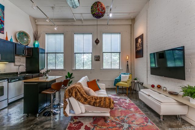 1401 S Flores St Apt 212, San Antonio, TX 78204