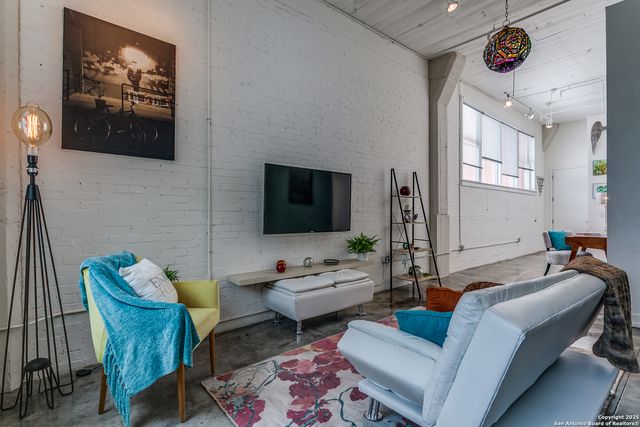 1401 S Flores St Apt 212, San Antonio, TX 78204