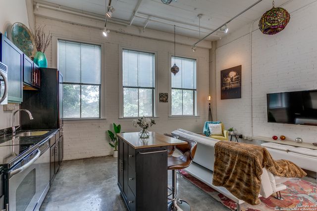 1401 S Flores St Apt 212, San Antonio, TX 78204