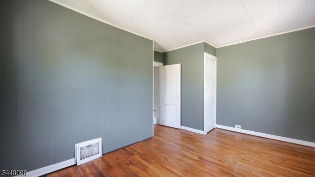 347 Pine Ave, Garwood Boro, NJ 07027