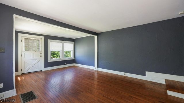 347 Pine Ave, Garwood Boro, NJ 07027