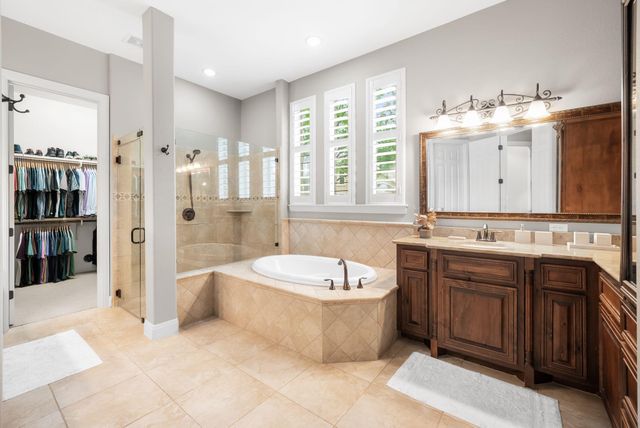 208 Santaluz LN, Austin, TX 78732