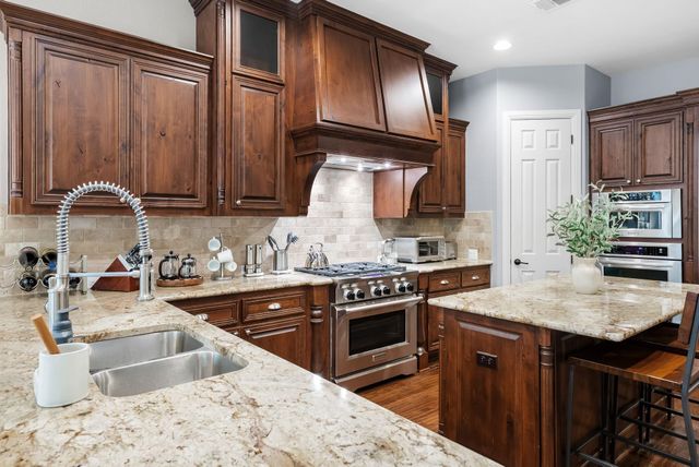 208 Santaluz LN, Austin, TX 78732