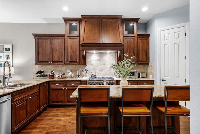 208 Santaluz LN, Austin, TX 78732