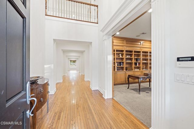 196 Lake Sherwood Drive, Lake Sherwood, CA 91361