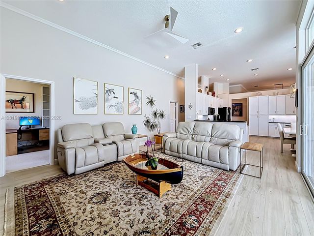 10635 NW 51st St, Coral Springs, FL 33076