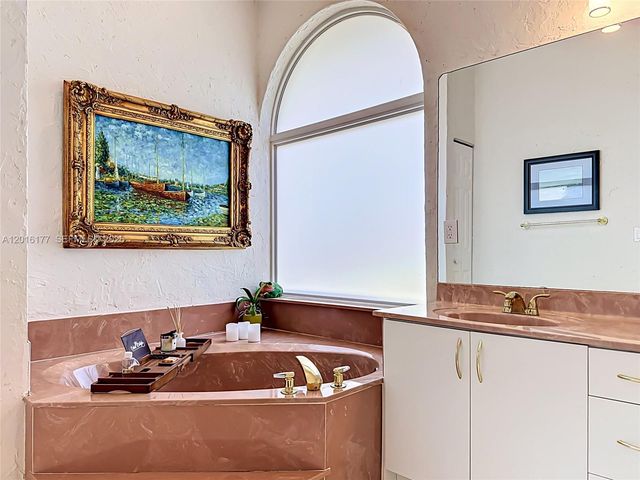 10635 NW 51st St, Coral Springs, FL 33076