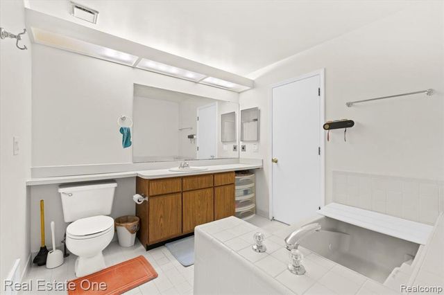 6622 Fieldstone Court, West Bloomfield, MI 48322