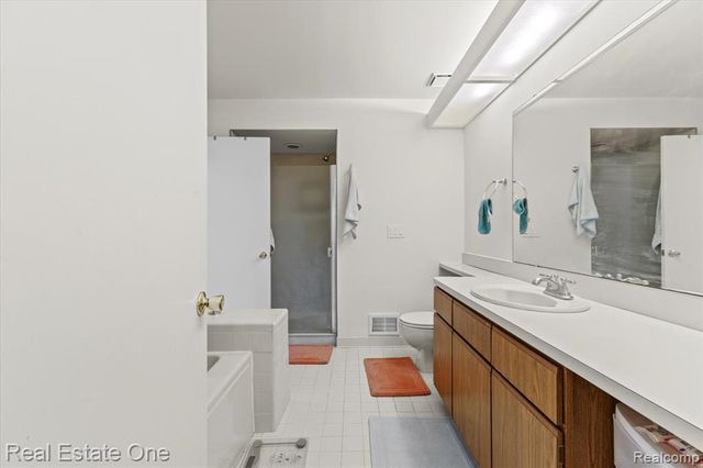 6622 Fieldstone Court, West Bloomfield, MI 48322