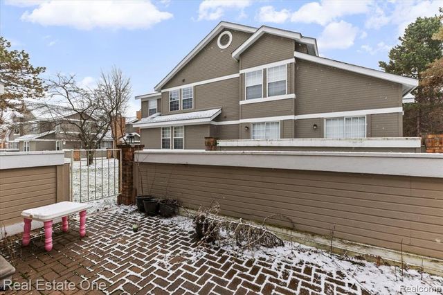 6622 Fieldstone Court, West Bloomfield, MI 48322