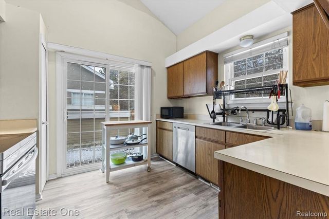 6622 Fieldstone Court, West Bloomfield, MI 48322