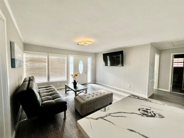 610 Seashell Drive, Surfside Beach, TX 77541