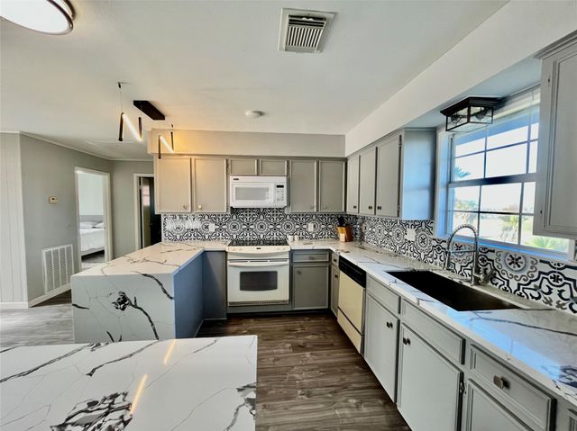 610 Seashell Drive, Surfside Beach, TX 77541