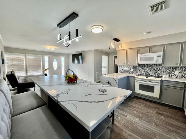 610 Seashell Drive, Surfside Beach, TX 77541