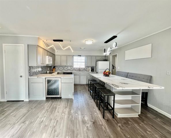 610 Seashell Drive, Surfside Beach, TX 77541