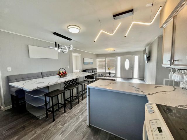 610 Seashell Drive, Surfside Beach, TX 77541