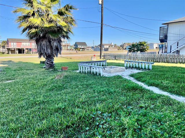 610 Seashell Drive, Surfside Beach, TX 77541