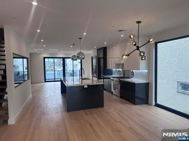 411 Jane B, Fort Lee, NJ 07024