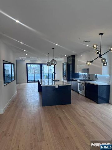 411 Jane B, Fort Lee, NJ 07024