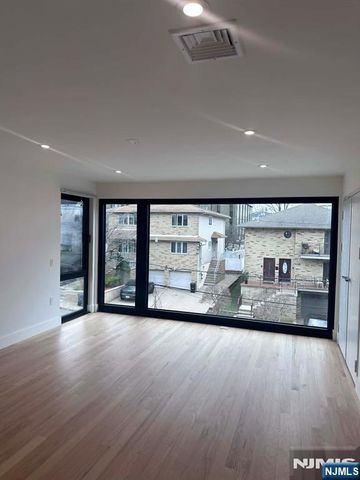 411 Jane B, Fort Lee, NJ 07024