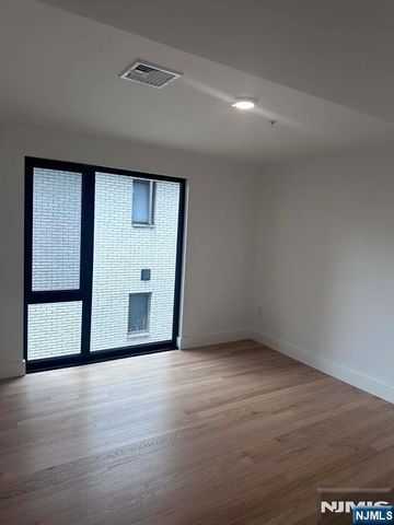 411 Jane B, Fort Lee, NJ 07024
