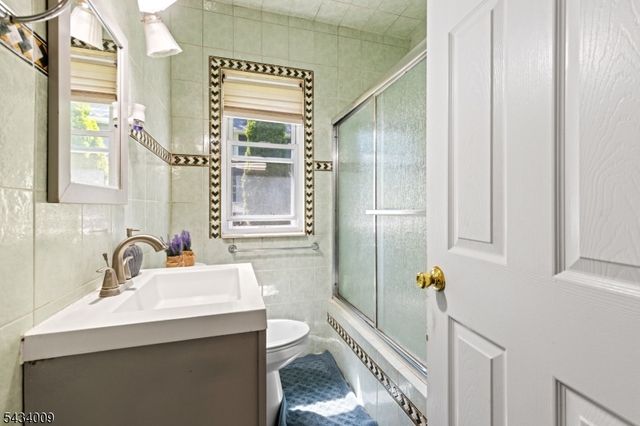 1307 Willow St, Fair Lawn Boro, NJ 07410