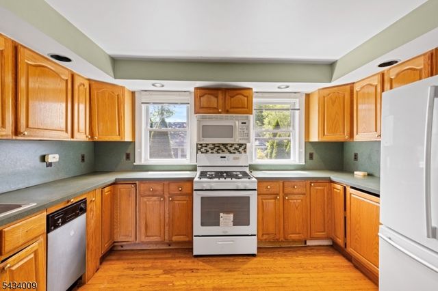 1307 Willow St, Fair Lawn Boro, NJ 07410