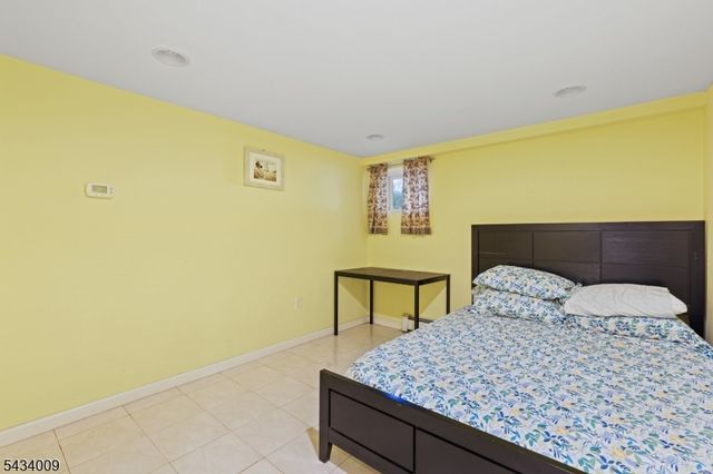 1307 Willow St, Fair Lawn Boro, NJ 07410