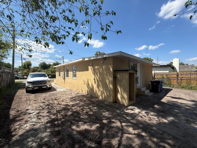 7211 N HIMES AVENUE, Tampa, FL 33614